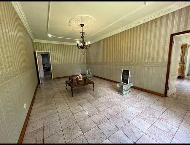 5 BEDROOM HOUSE FOR SALE IN WEBBER